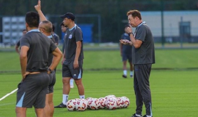 业内人：斯卢茨基战术对整体性要求高，行动不一致遇强队就难