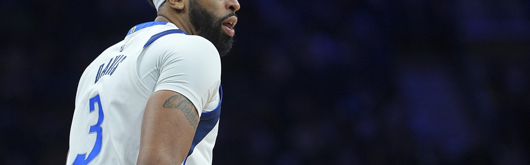 开云官方直播-名记：浓眉经纪人里奇·保罗已明确表示 希望独行侠交易戴维斯！