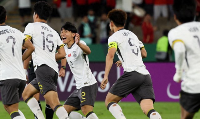 开云官方直播-国足3-0大胜越南！看看更衣室都如何庆祝，安东尼奥直接跳上桌子